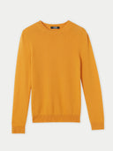 ‚Ç¨ 99 Cashmere Hat & Sweater Set Daffodil worn by model, detail view on white background #color_amber-yellow