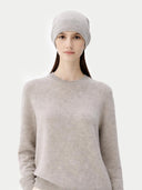 ‚Ç¨ 99 Cashmere Hat & Sweater Set Dawn Blue worn by model, detail view on white background #color_steel-silver