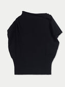 Black top on a light gray background. #color_black 