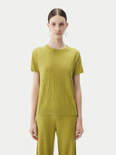 A model is wearing green cashmere t-shirt on a white background #color_nougat-brown 